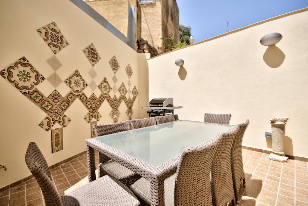 Amazing 4-Bedroom Sliema Town House With Jacuzzi Eksteriør billede